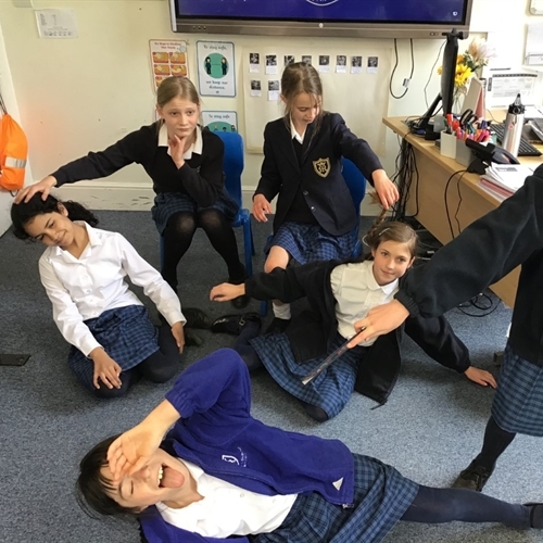 Year 5 learn about Elizabethan Theatre