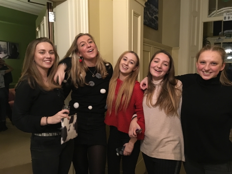 Ms Avery welcomes alumnae at Festive Fizz evening