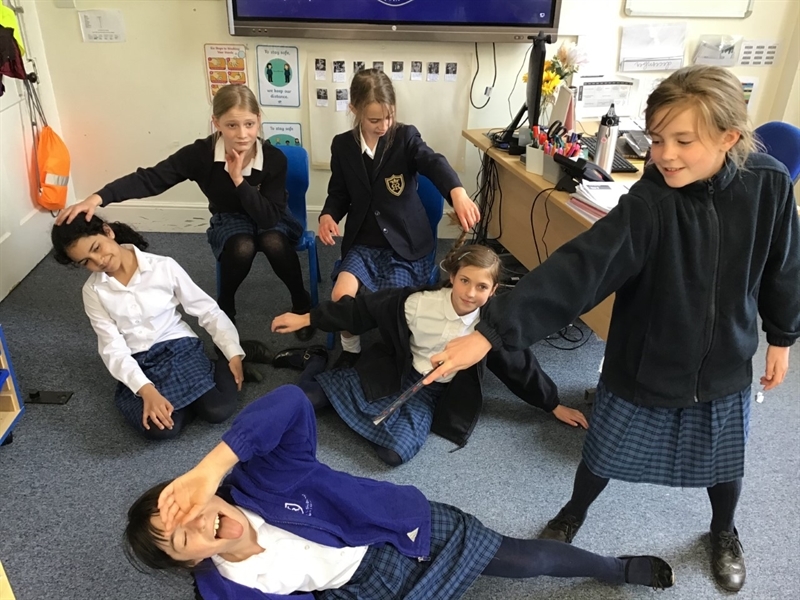Year 5 learn about Elizabethan Theatre