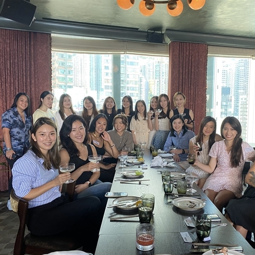 Alumnae reunite in Hong Kong