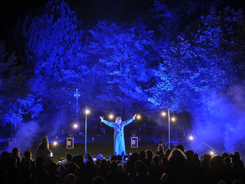 Mary Poppins-themed light show dazzles at the Junior School