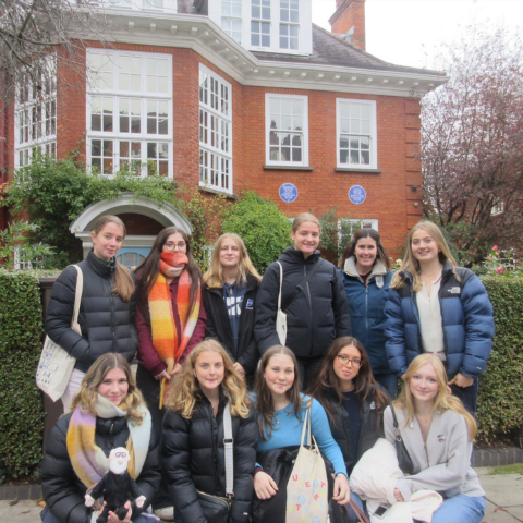Psychology & Economics Students explore London