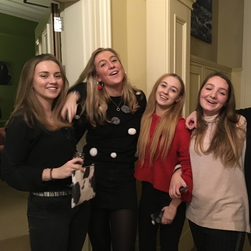 Ms Avery welcomes alumnae at Festive Fizz evening