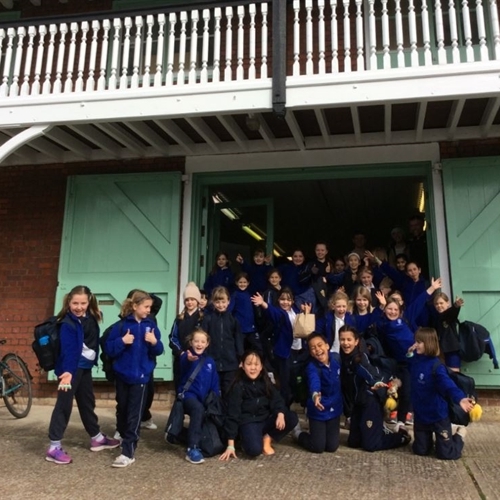 Year 4 pupils learn about the historic Cambridge vs. Oxford boat race